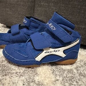 Youth wrestling shoes